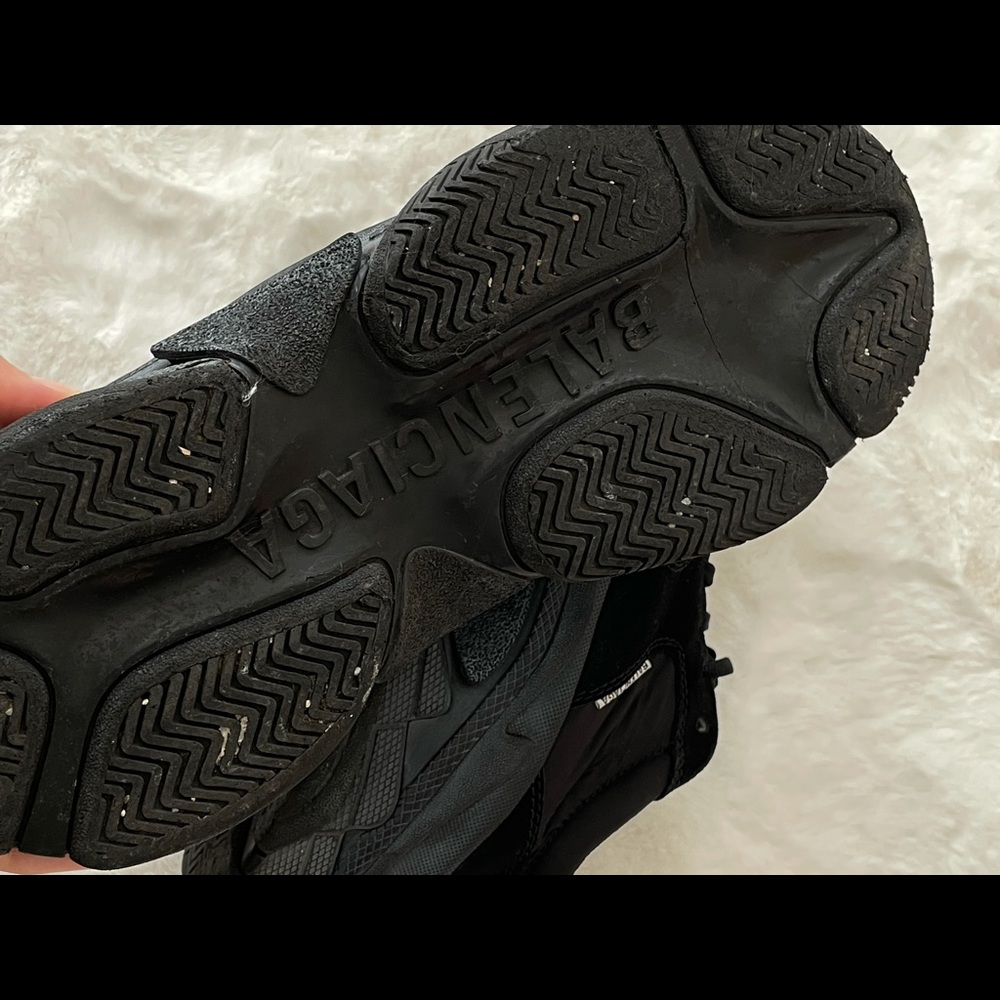*SOLD* Balenciaga Triple S V2 Noir - Picture 4 of 5